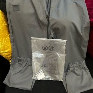 Men's Gray Elastic-Waist Joggers with Drawstring